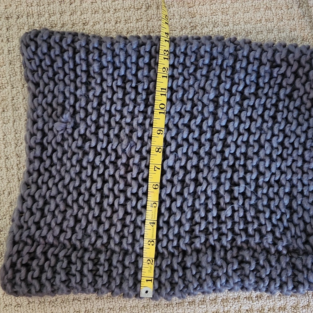 H&M Infinity Scarf - Picture 4 of 5